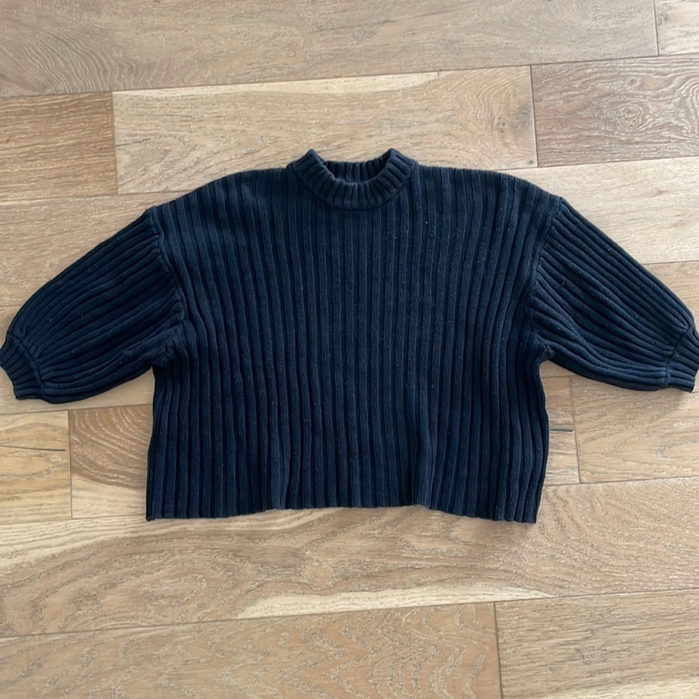 Urban Outfitters Cropped Sweater 🖤